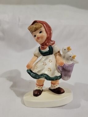 Vintage Lefton Hand-Painted Ceramic "Little Girl With Bag Of Ducks" Figurine